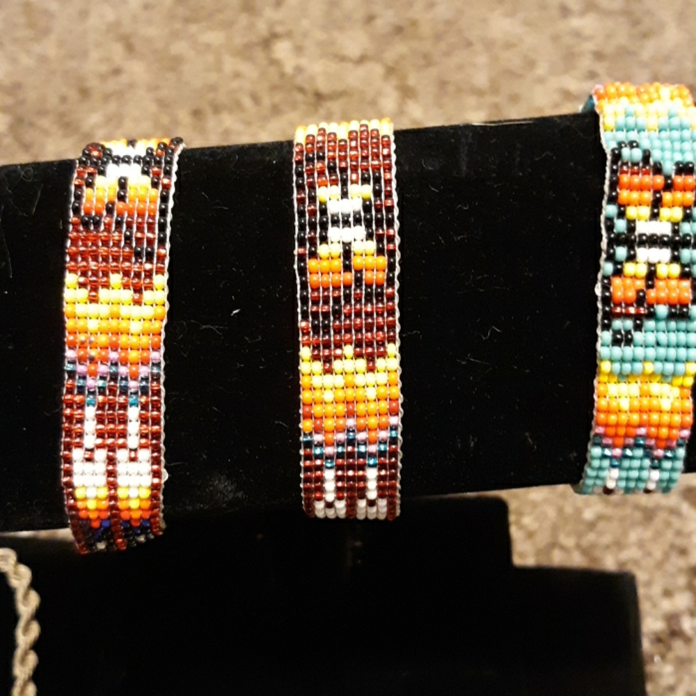 Assorted bracelets - Picture 2 of 4